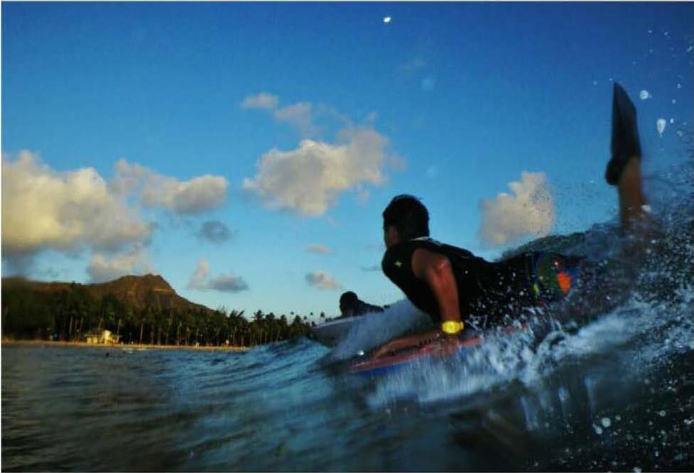 Surfing at Queens, Diamond Head